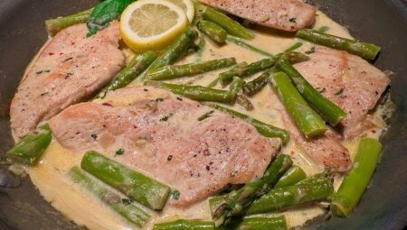 One Pan Chicken Breast and Asparagus in Lemon Cream Sauce