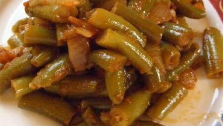 Green Beans in Seasoned Tomato Sauce