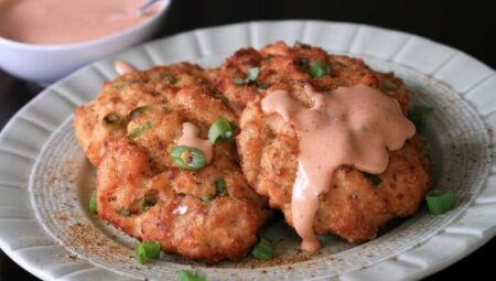 Keto Air Fryer Salmon Cakes with Sriracha Mayo