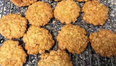 Apricot Anzac Biscuits