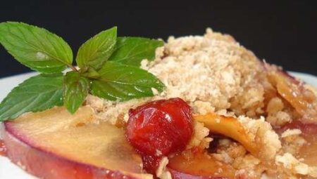 Hawaiian Apple-Pineapple Crumble