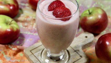 Apple, Strawberry, and Banana Smoothie